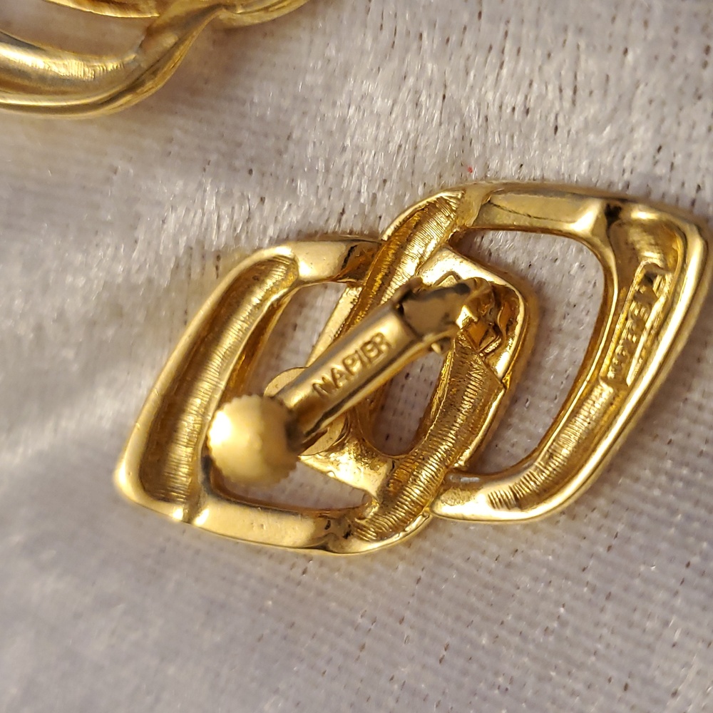 VINTAGE Signed NAPIER GOLD TONE CLIP ON Screw Back EARRINGS - Picture 4 of 6